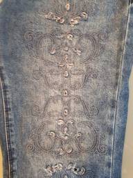 Título do anúncio: Calça jeans bordada tamanho 38