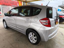 https://img.olx.com.br/thumbs256x256/83/830556041215067.jpg