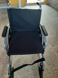 Título do anúncio: Cadeira de rodas semi-nova