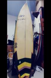 Título do anúncio: Prancha de surf 5.9 + jogo de kilha
