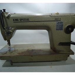 Título do anúncio: maquina de costura velha 