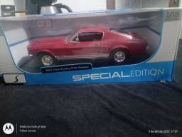 Título do anúncio: Mustang Vermelho 1963 Maisto 1/18
