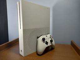 Título do anúncio: Xbox One S - 2 Controles - 1 Terabyte - Usado