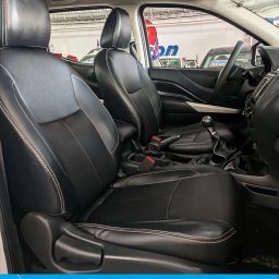 https://img.olx.com.br/thumbs256x256/86/865686321135079.jpg