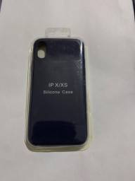 Título do anúncio: Capinha de silicone azul escuro IPhone X/XS nova