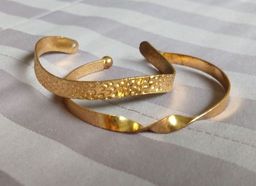 Título do anúncio: Conjunto Bracelete/Pulseira dourada
