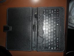Título do anúncio: capa com teclado de tablet até 7 polegadas 