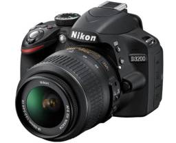 Título do anúncio: Câmera Nikon D3200 + Lente AF-S 50mm + Carregador + Alça + Bolsa 