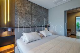 https://img.olx.com.br/thumbs256x256/88/886515641740092.jpg