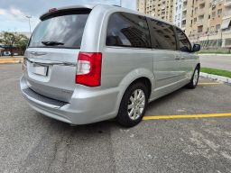 https://img.olx.com.br/thumbs256x256/88/886523525928325.jpg