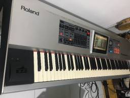 Título do anúncio: piano digital, sintetizador, teclado Roland Fanton G8