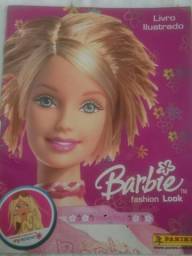Título do anúncio: Album De Figurinhas Barbie Fashion Look - Panini 2005