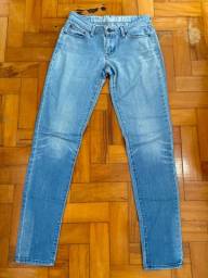 Título do anúncio: Calça jeans feminina Levi?s tam 26 USA