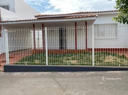 Título do anúncio: Casa com 3 dormitórios para alugar, 195 m² por R$ 1.800,00/mês - Centro - Ituiutaba/MG