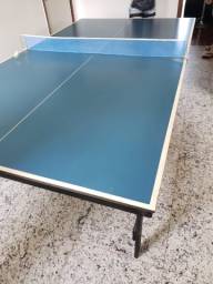Título do anúncio: Mesa de Ping Pong Dobrável  seminova com kit de  4 raquetes, duas redes e bolinhas