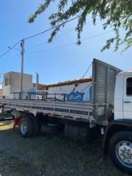Título do anúncio: Carroceria de madeira 7 metros. Para caminhão toco.