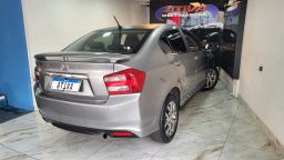 https://img.olx.com.br/thumbs256x256/93/931510163649673.jpg