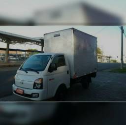 Título do anúncio: Frete e Mudança caminhão baú pequeno viagens Uruaçu para Goiânia 17/04