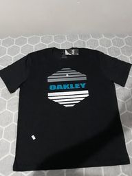 Título do anúncio: Camiseta Oakley nova com Etiqueta