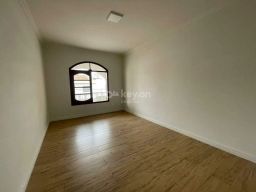 https://img.olx.com.br/thumbs256x256/95/957589403855775.jpg
