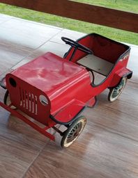 Título do anúncio: Relíquia - Jeep bandeirante - brinquedo anos 50