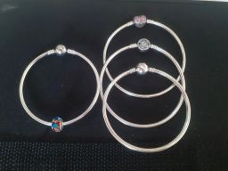 https://img.olx.com.br/thumbs256x256/96/965460839863040.jpg
