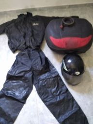 Título do anúncio: Baú para 2 capacete pro Tork+capacete+roupa chuva+cadeado, por 170,00