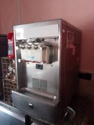 Título do anúncio: Máquina de sorvete taylor 337