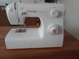 Título do anúncio: Máquina de costura Singer Tradition 
