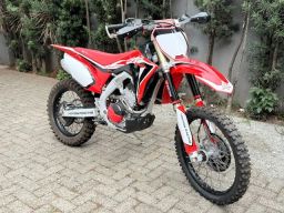 https://img.olx.com.br/thumbs256x256/99/993553768718300.jpg