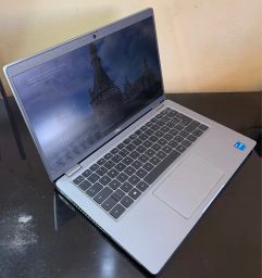 https://img.olx.com.br/thumbs256x256/99/998557881001669.jpg