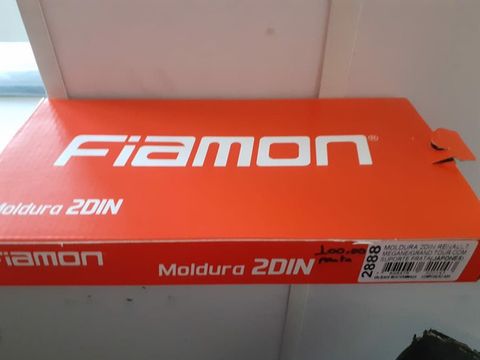 Moldura Grand tour e megane prata fiamom