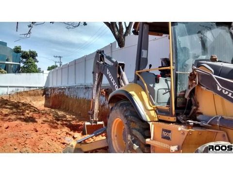 Locação de Retroescavadeira, Terraplanagem, Escavações, Limpeza de terreno, Demolição