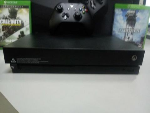 Xbox One X - Aceitamos video games como parte do pagamento.