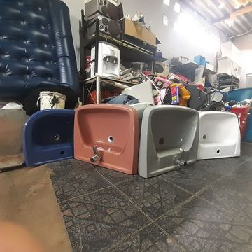 Lindos lavatorios tops de cores grandes e medio de luxo