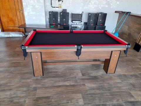 Mesa de Bilhar Charme Malaga Tecido Preto Bordas Vermelha Modelo UJD6525