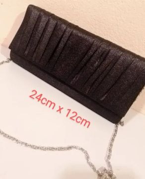 Bolsa cluth com alça transversal novíssima Extra preto em tecido com botão magnético 