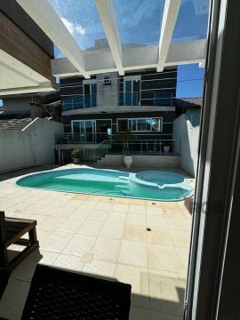 Casa residencial de 4 quartos (1 suíte) 342 m² 5 vagas de garagem, 4 banheiros. Completame