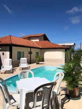 Linda casa de praia com piscina e garagem !!!