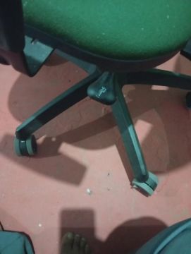 Cadeira de Escritório Giratória com Rodas