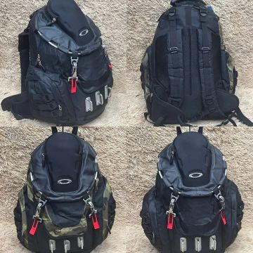 Mochila Oakley - Original -importada - Preta - Camufla 10 litros da