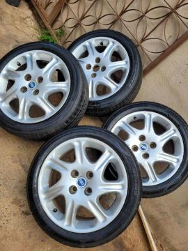 Rodas aro 15 pneus novos 