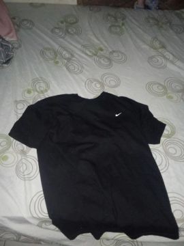 Camisa da Nike preta recém usada