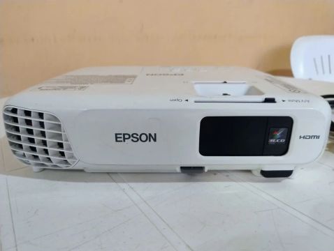 Projetor Epson + Tela de Projeção 
