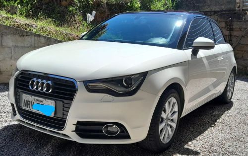 Audi A1 2012 manual e chave reserva