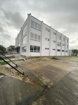 Sala com 500m2 para locação no Bairro América.