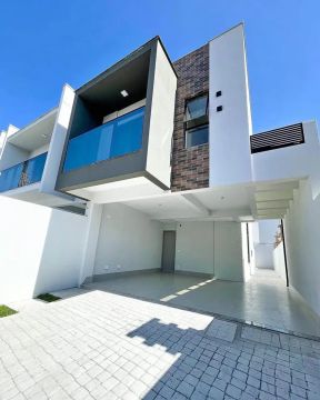 Sobrado para venda tem 150 metros quadrados com 3 quartos em Centro - Xanxerê - SC