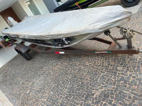 Canoa 5,5 mt com motor e carretinha
