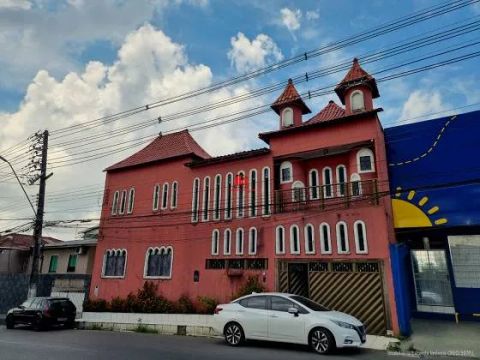 Casa Comercial ou Residencial  no Cj Ajuricaba com 4 quartos sendo 3 suítes com hidromassa