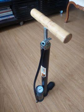 Bomba de ar para bicicleta com medidor de pressão